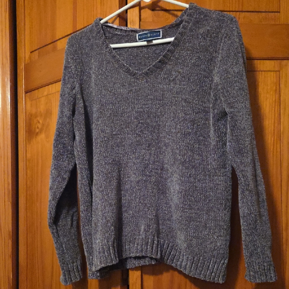 Women's Heathered Gray V-Neck Sweater